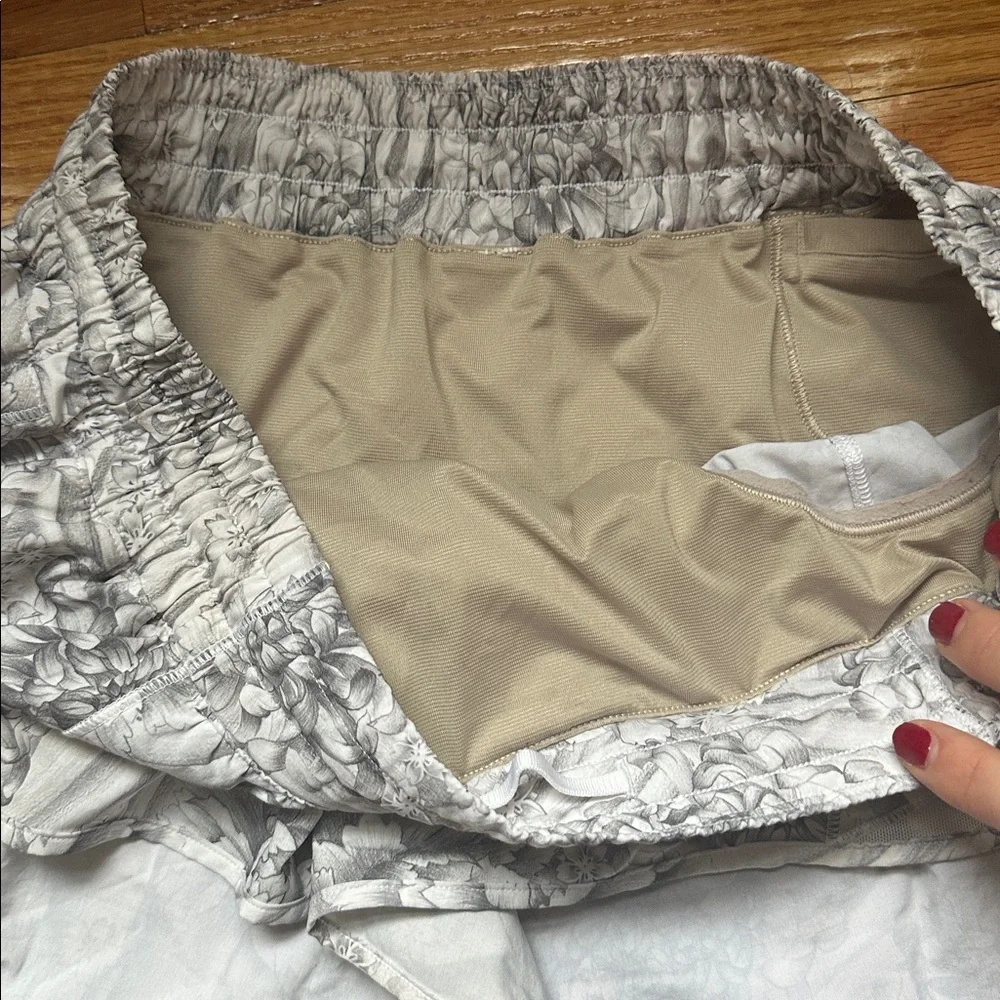 Lululemon Hotty Hot Shorts in the Mini Twine White Multi / White color - Picture 6 of 11